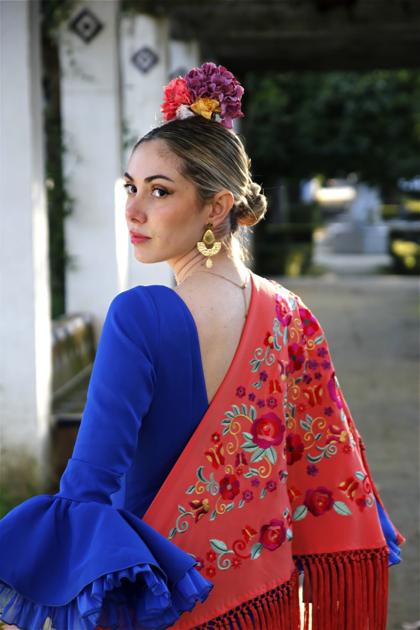 Mantón de Flamenca Mandarina con Flores Buganvilla y Roja. Lucia