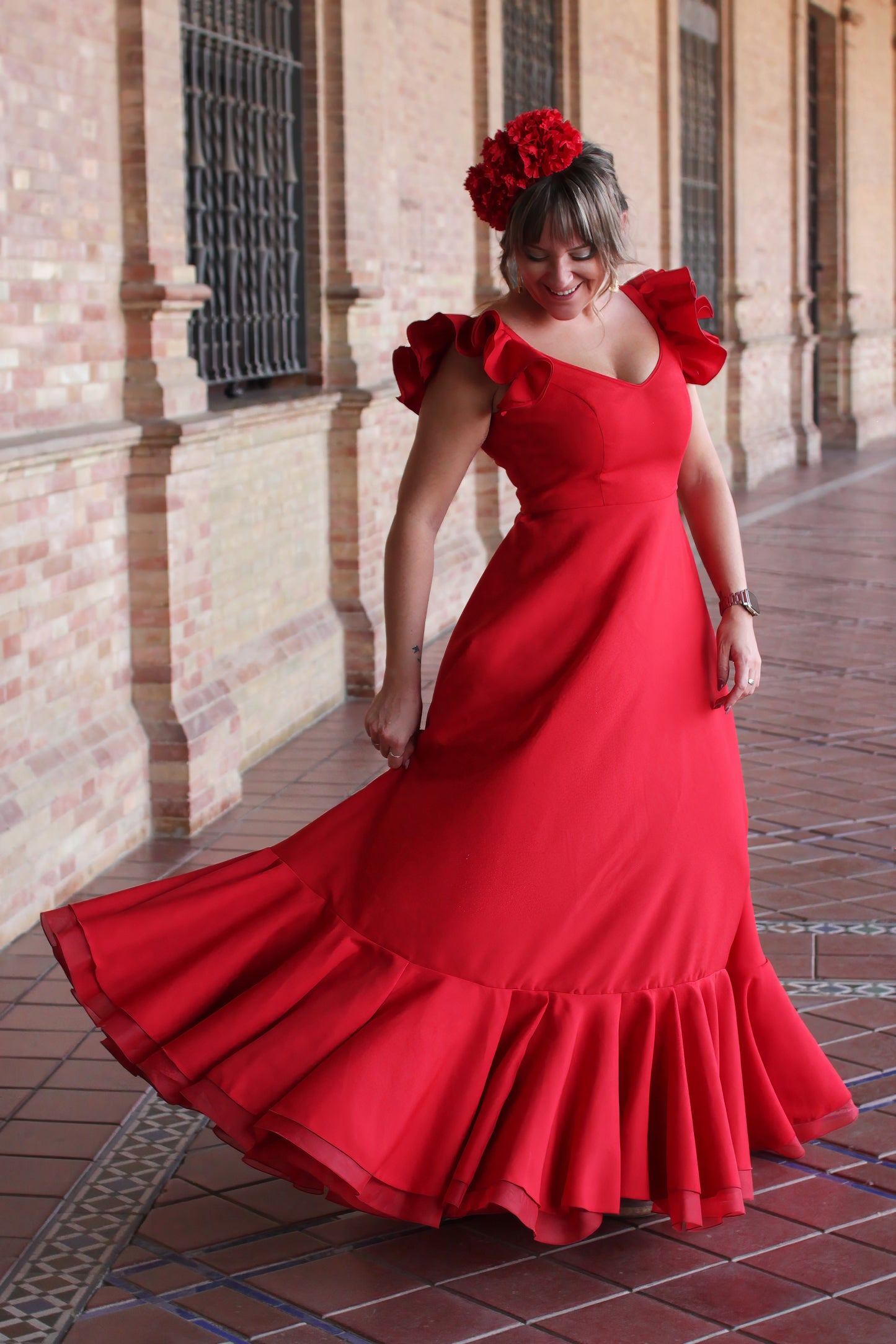 Bata Flamenca roja Girasol, perfecta para romerías y ferias, con un diseño alegre y ligero.