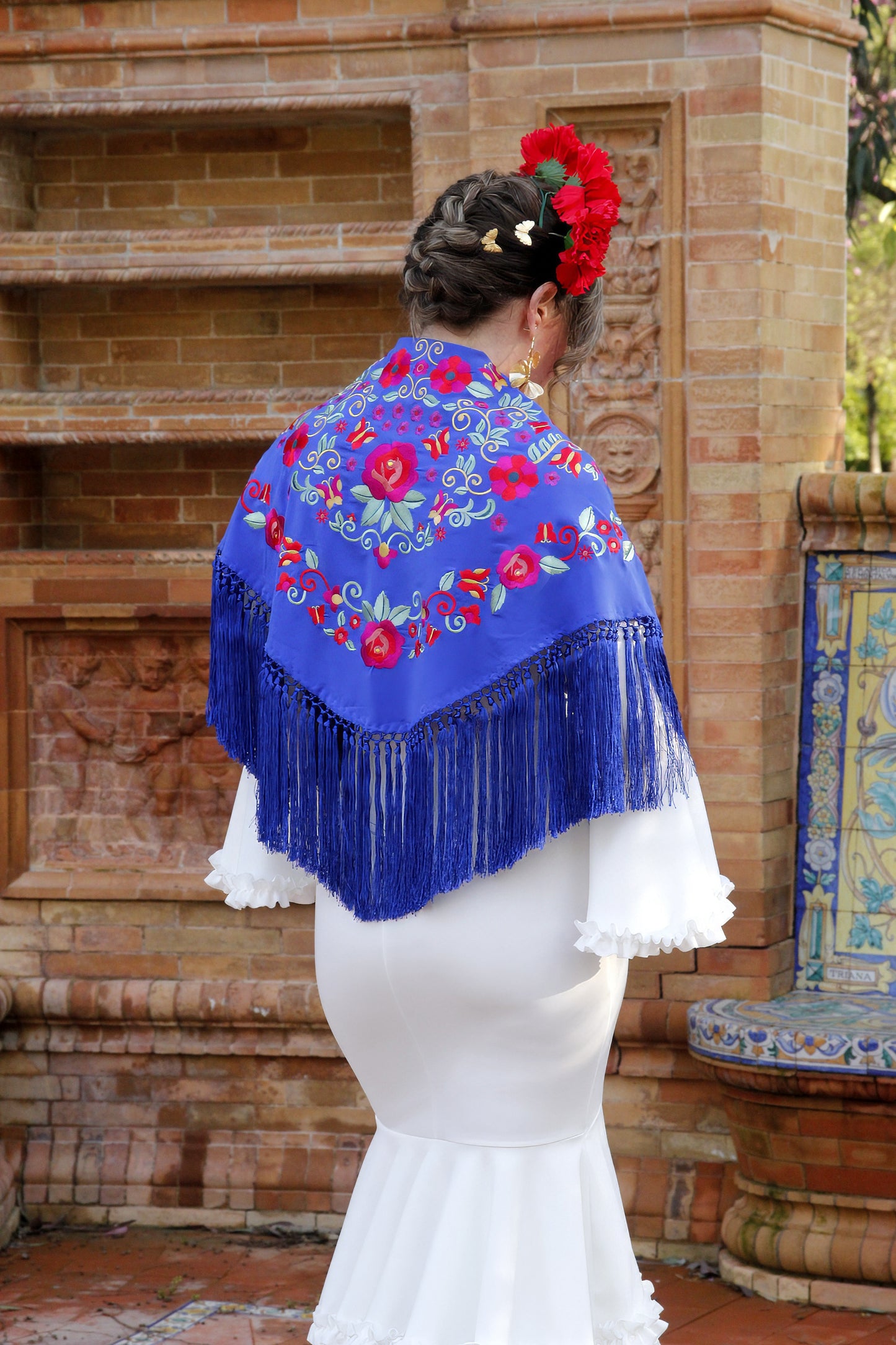 Mantón de Flamenca Azul Añil con Flores Rojas y Buganvilla. Lucia