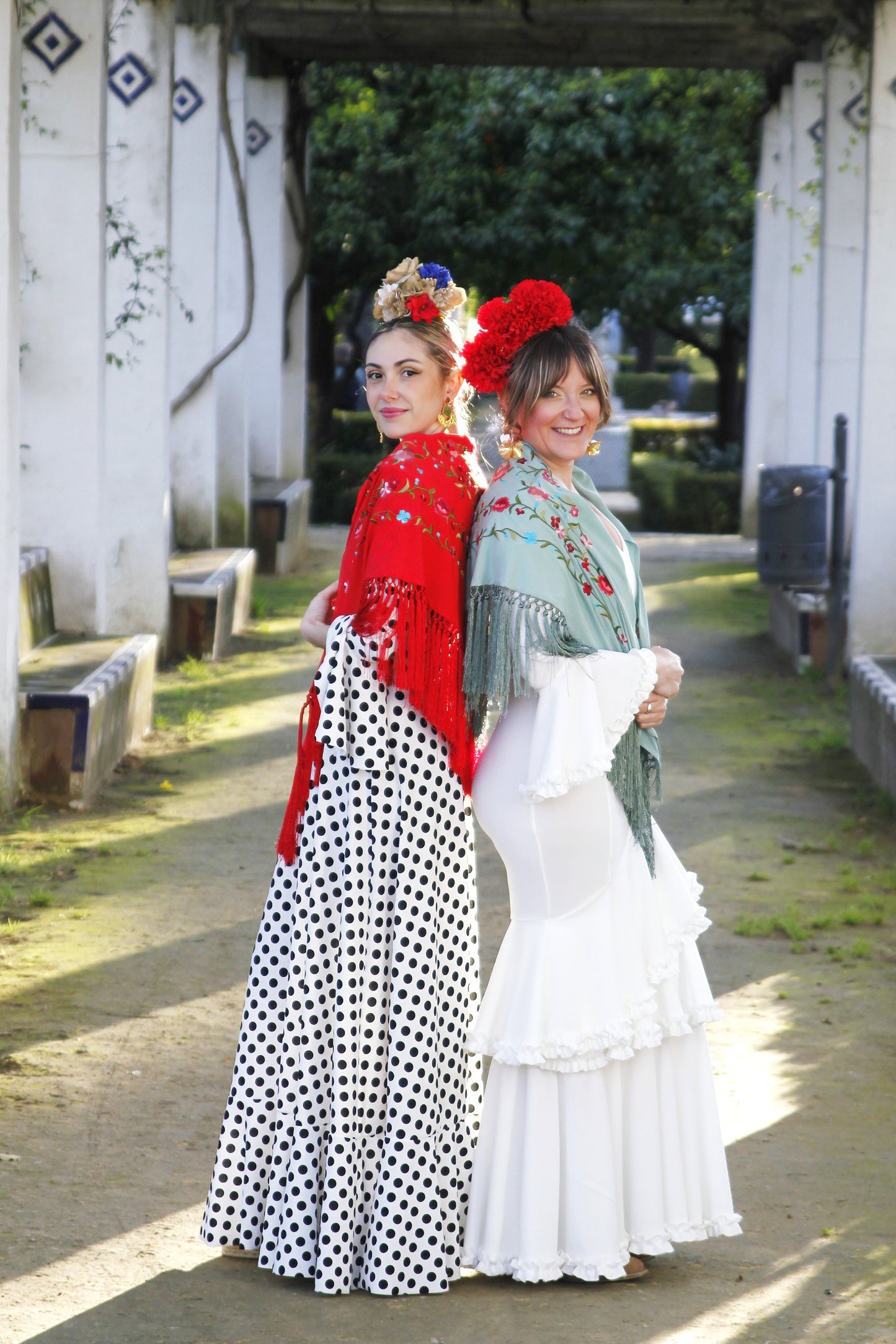 Mantón de Flamenca Rojo con Flores Rojas. María