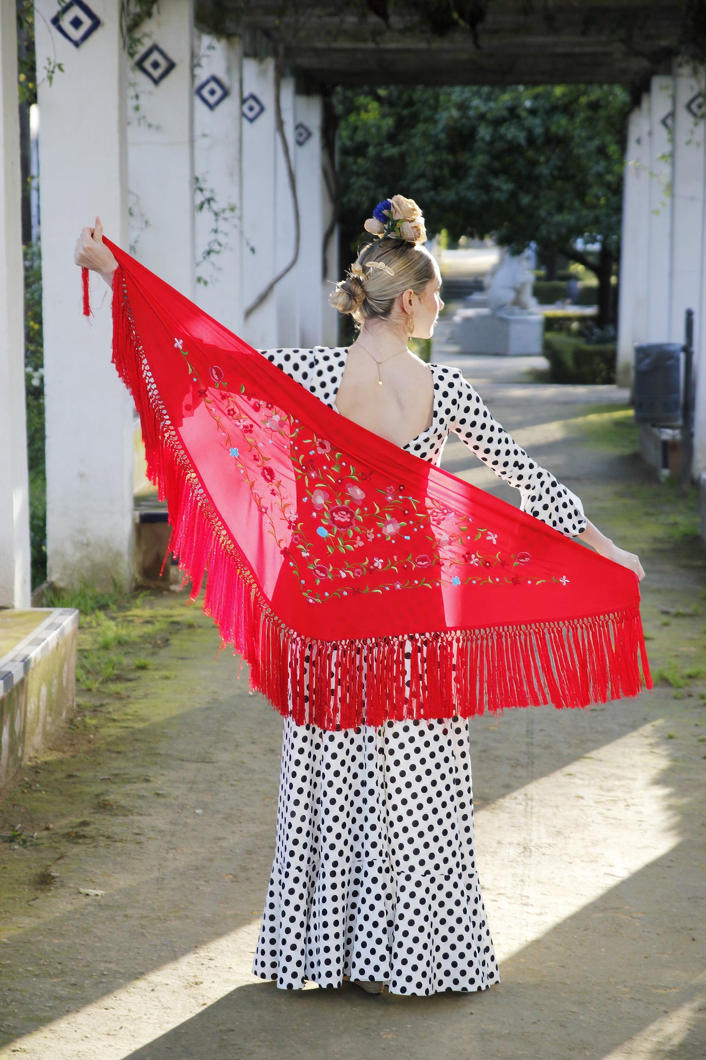 Mantón de Flamenca Rojo con Flores Rojas. María