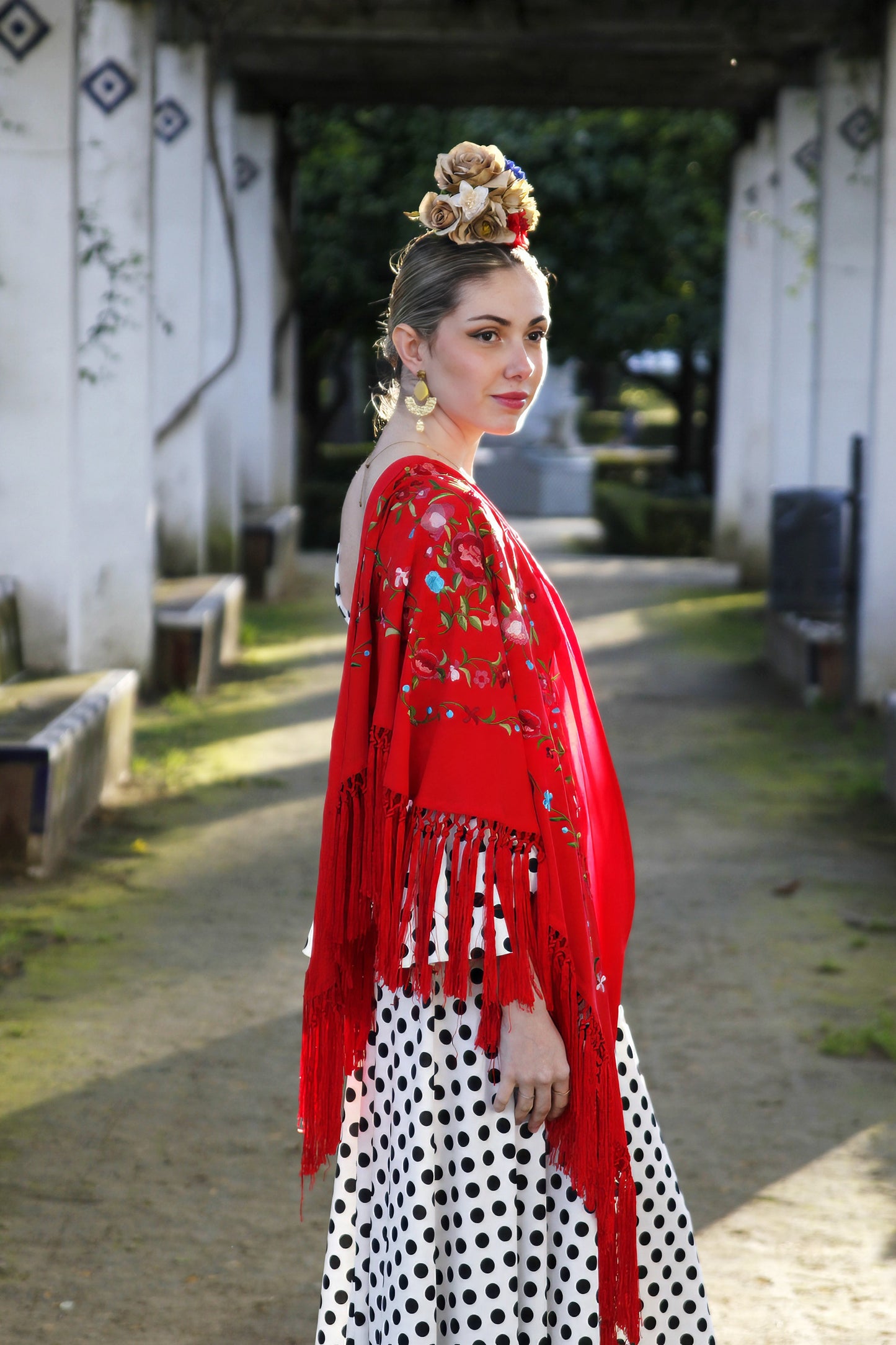 Mantón de Flamenca Rojo con Flores Rojas. María