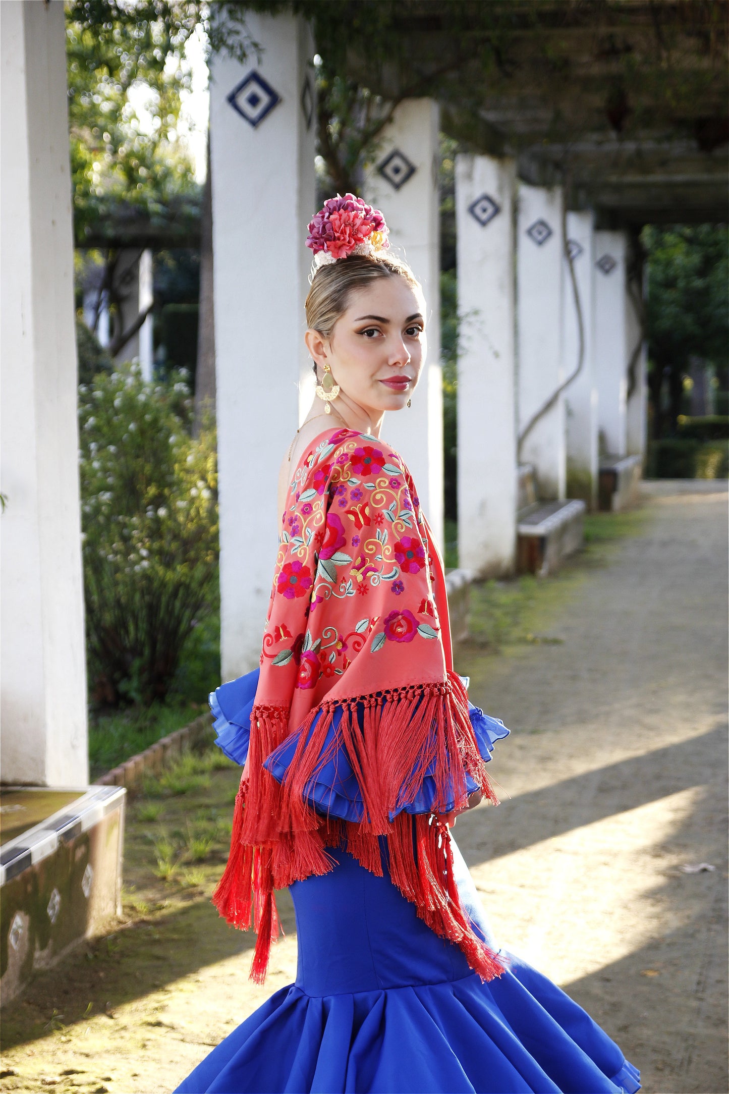 Mantón de Flamenca Mandarina con Flores Buganvilla y Roja. Lucia