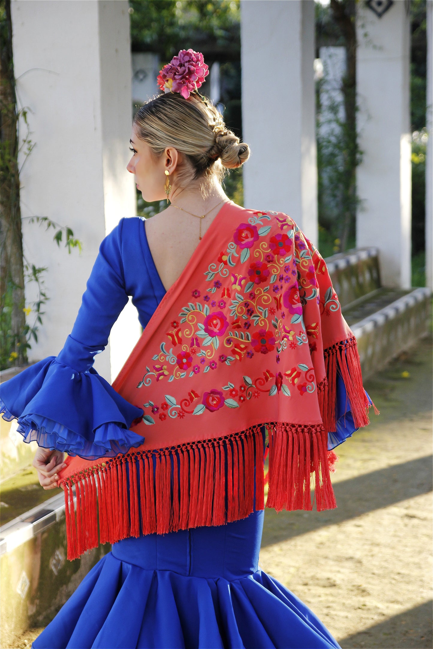Mantón de Flamenca Mandarina con Flores Buganvilla y Roja. Lucia