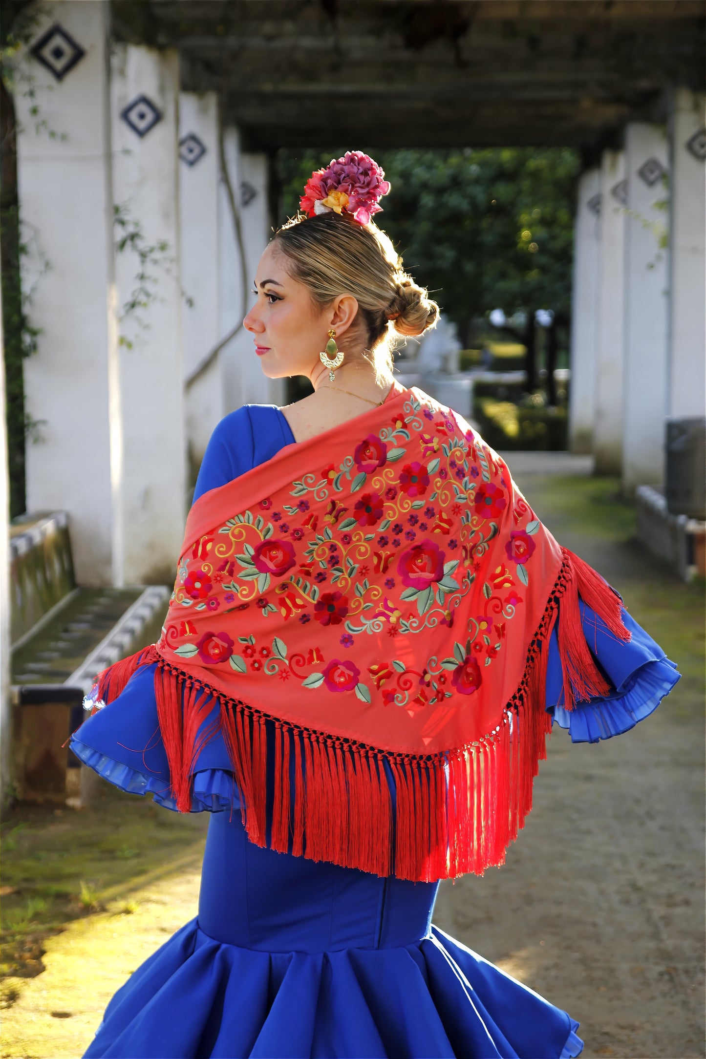 Mantón de Flamenca Mandarina con Flores Buganvilla y Roja. Lucia