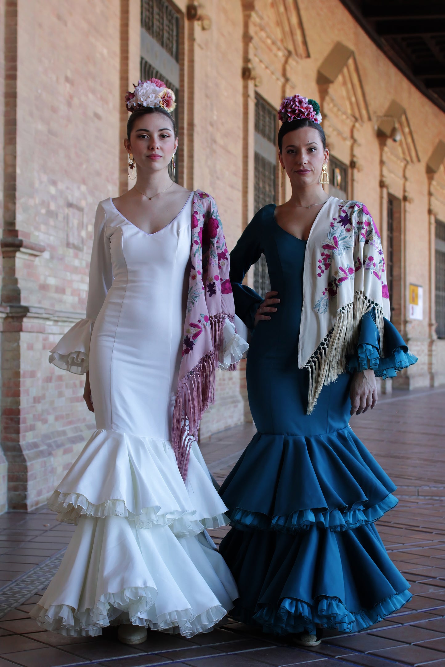 Trajes de flamenca Jazmin en colores verde agua y marfil, diseños elegantes y perfectos para ferias y romerías.